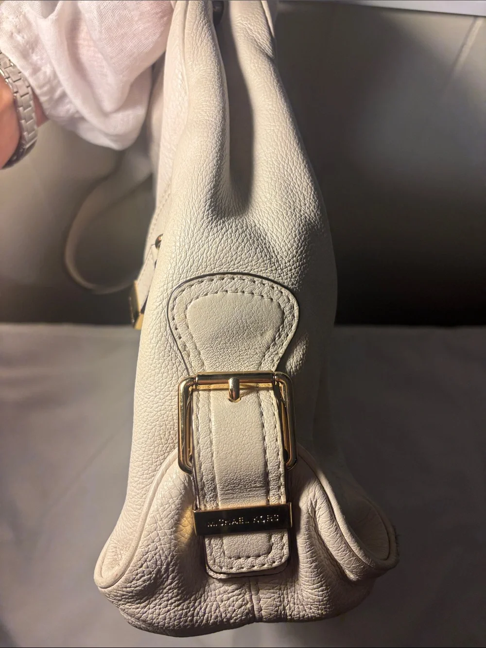 VGUC Michael Kors Fulton Large Pebbled Leather Hobo Shoulder Bag - Cream